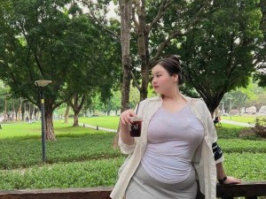 肥妇BBw搡BBw搡BBw小说—肥妇 BBW 搡 BBW 搡 BBW 小说：肥胖主妇的激情故事